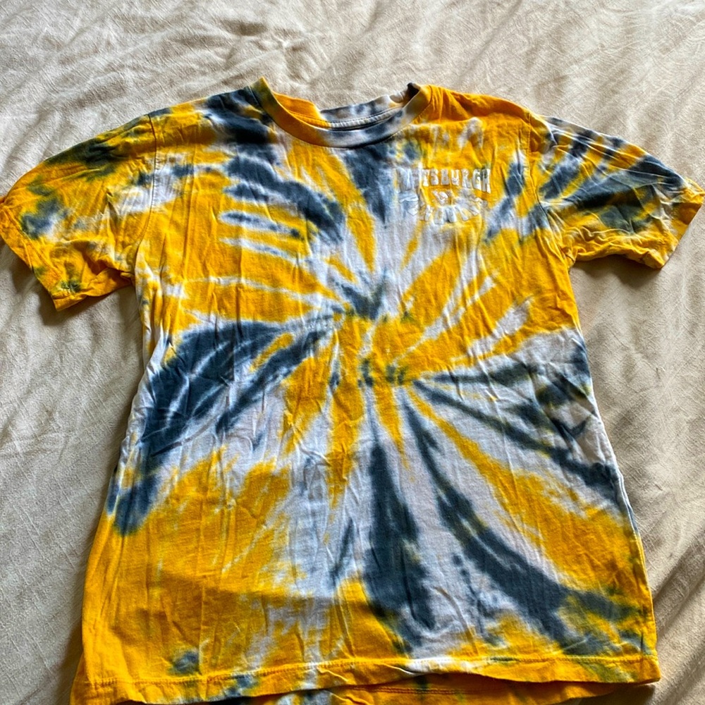 Size Lg Pittsburgh Penguins graphic tee